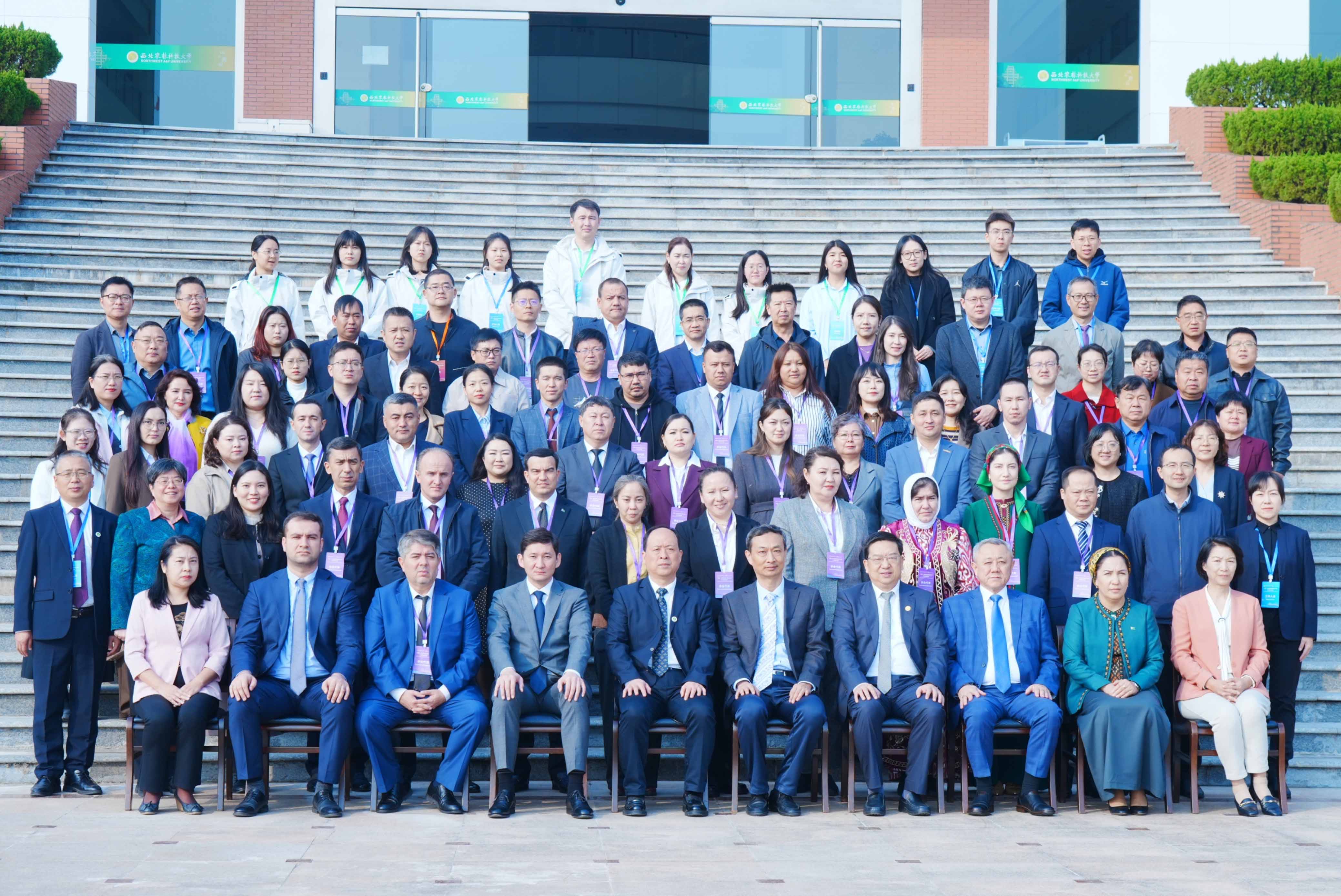 MUGALLYMLARYMYZ OKUW MASLAHATYNA GATNAŞMAK ÜÇIN HYTAÝDA SAPARDA BOLDULAR