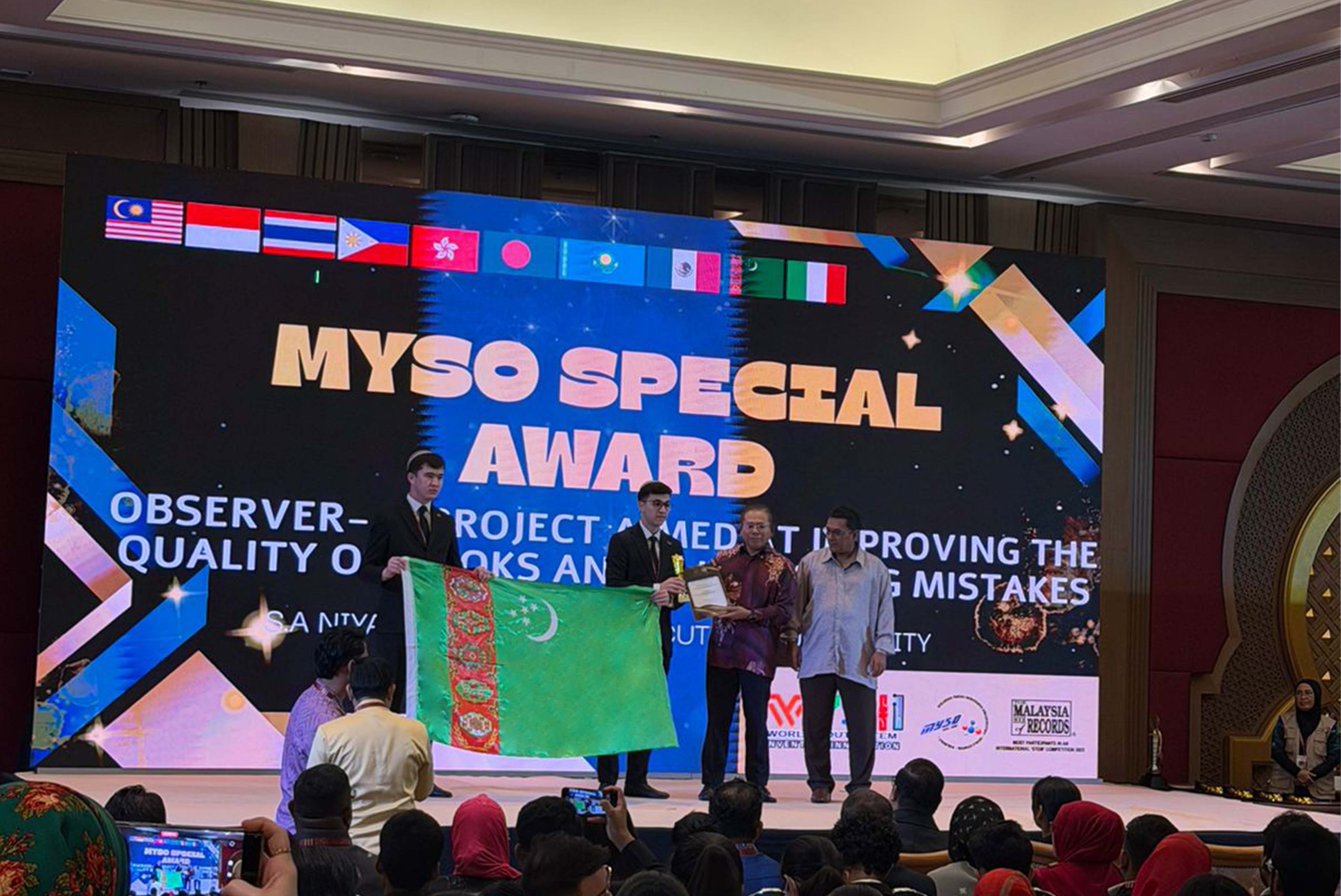 «WORLD YOUTH STEM INVENTION INNOVATION» TASLAMA BÄSLEŞIGINDEN ALTYN MEDAL WE KUBOK BILEN DOLANDYLAR