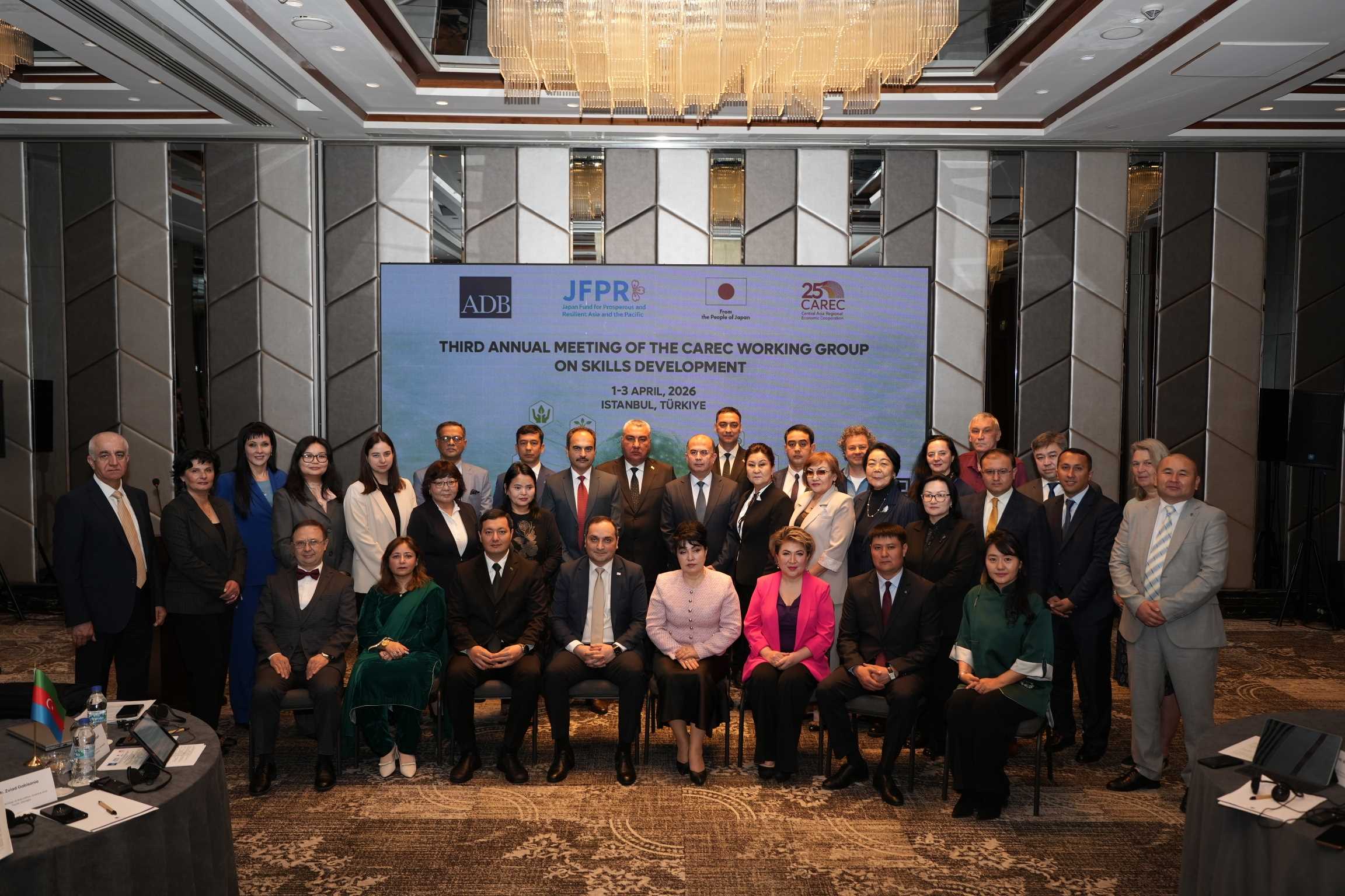 UNIWERSITETIŇ WEKILI STAMBULDA CAREC MAKSATNAMASYNYŇ ÇÄKLERINDE MEJLISE WE OKUW MASLAHATYNA GATNAŞDY